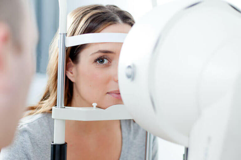 Crosslinking: Hilfe bei Verformung der Augenhornhaut