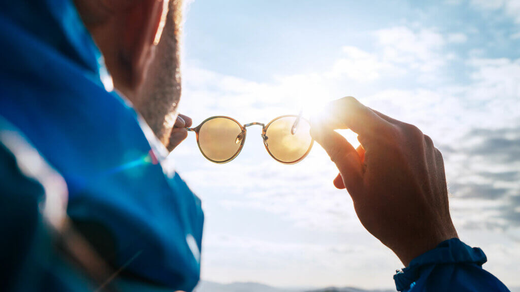 Was sind polarisierende Sonnenbrillen mit Sehstärke?